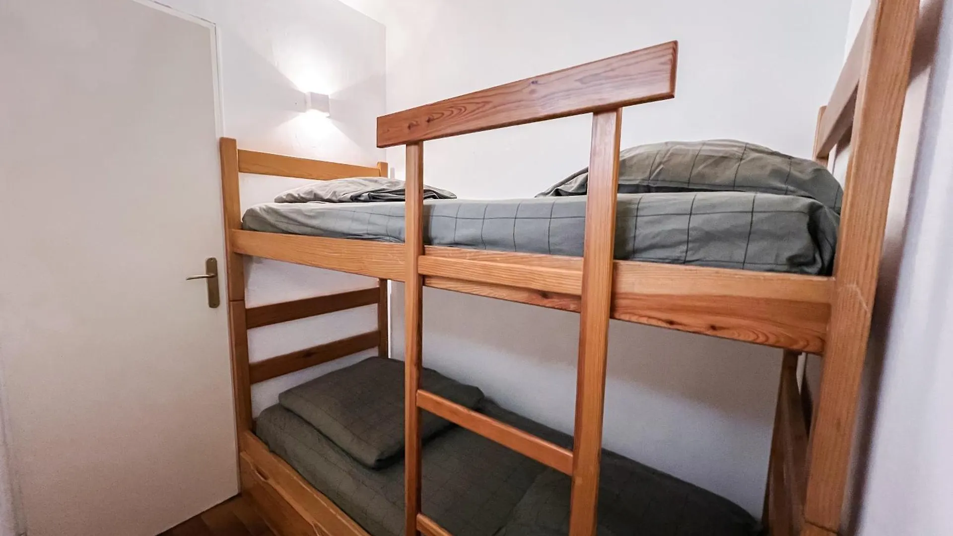 Appartement Le Cocon Provencal - Parking Jardin Clim La Ciotat 0*,  France